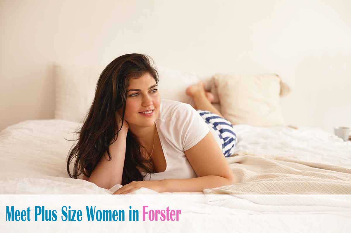 Find plus size women in Forster