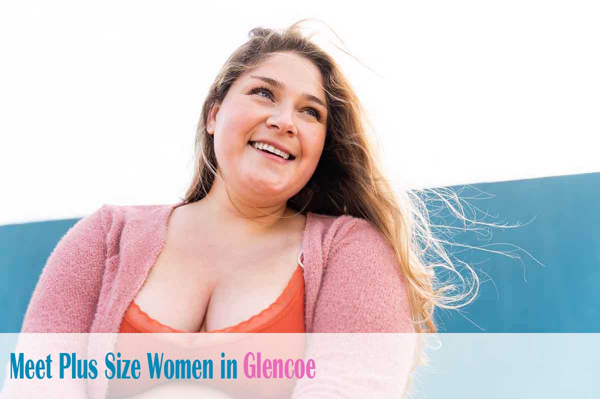 Find plus size women in Glencoe