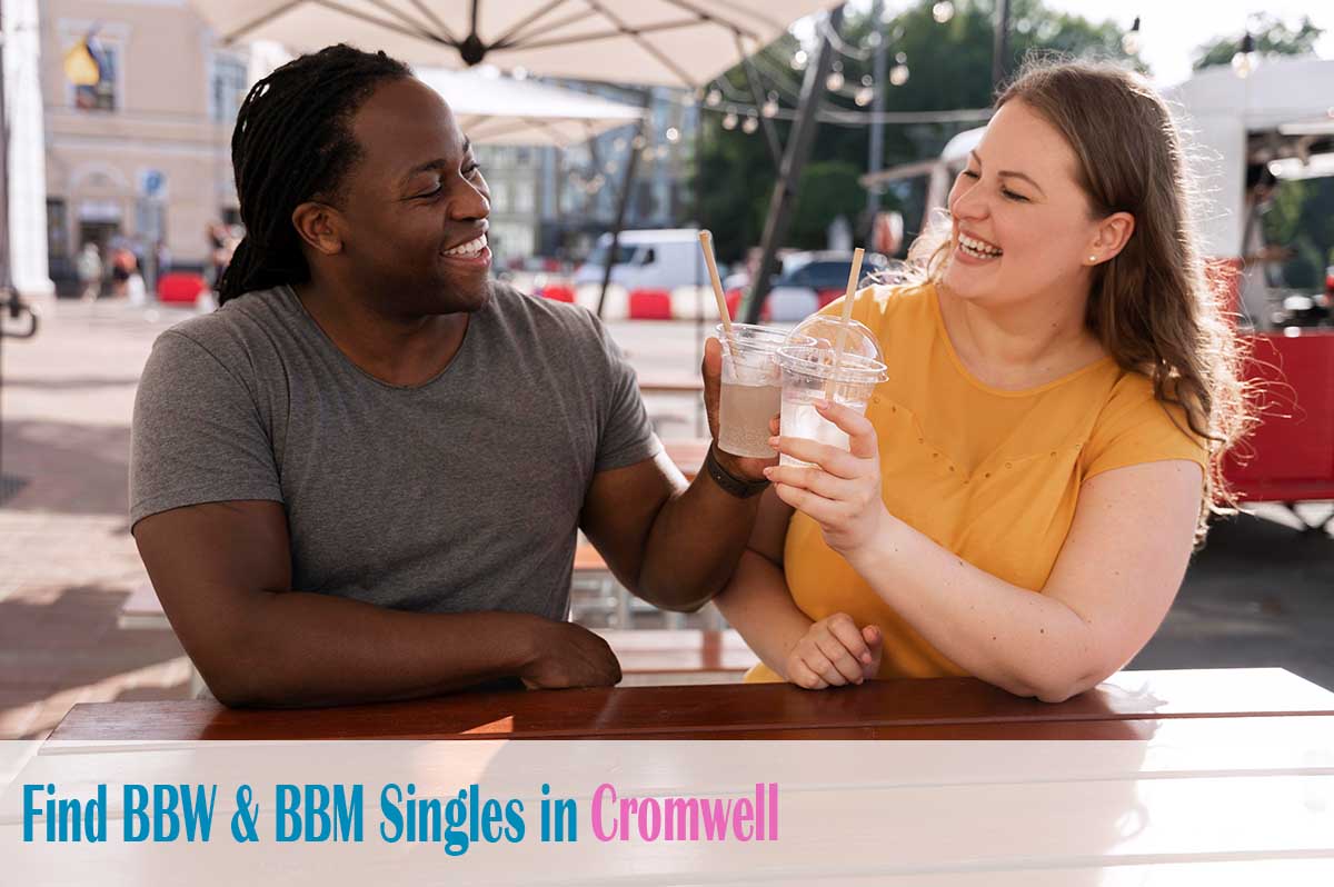 curvy single woman in cromwell