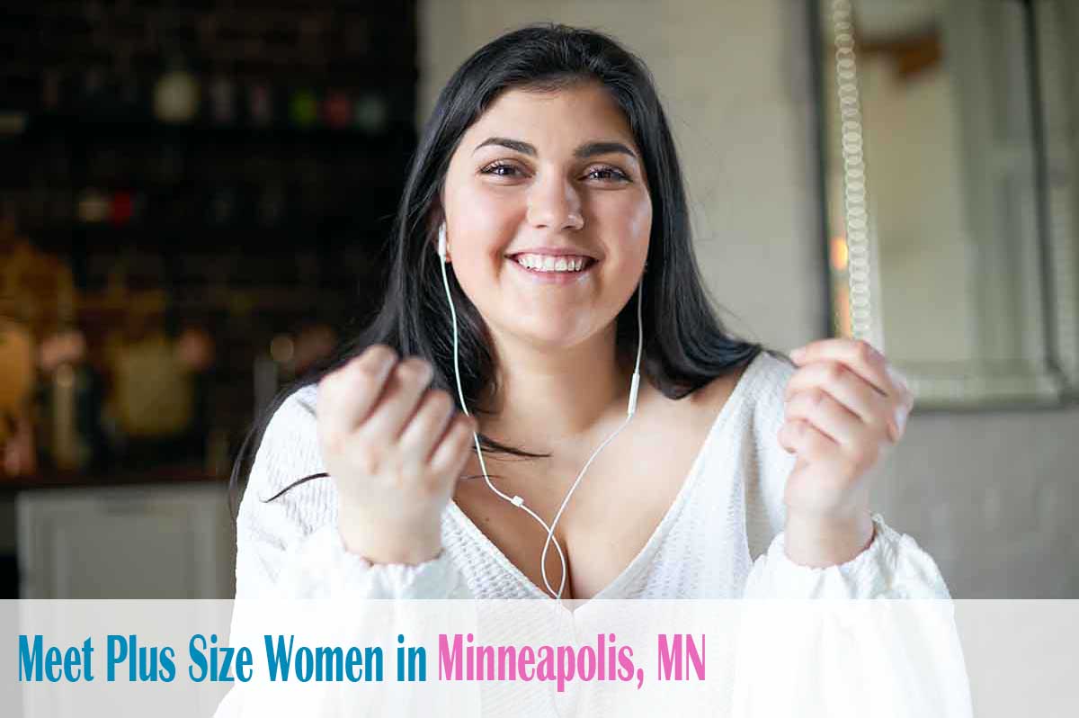 Find curvy women in  Minneapolis, MN