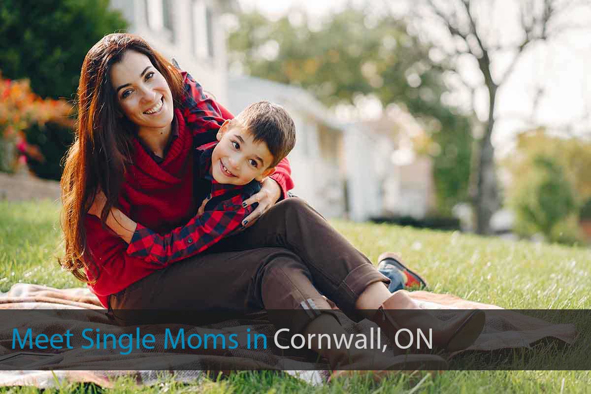 Meet Single Moms in Cornwall