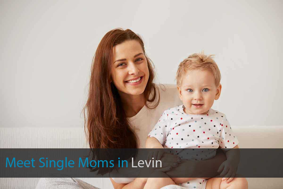 Find Single Mothers in Levin