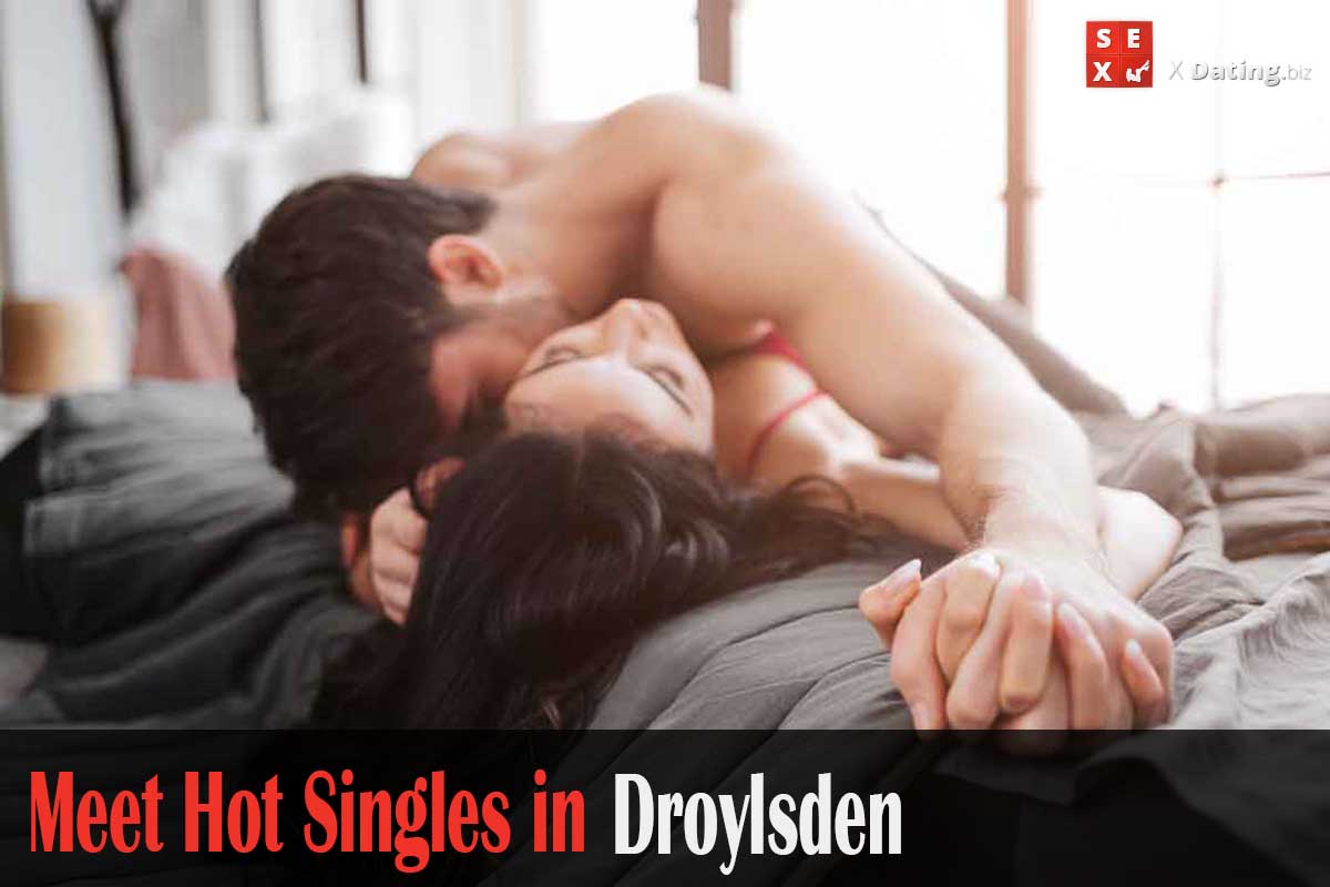 meet horny singles in Droylsden