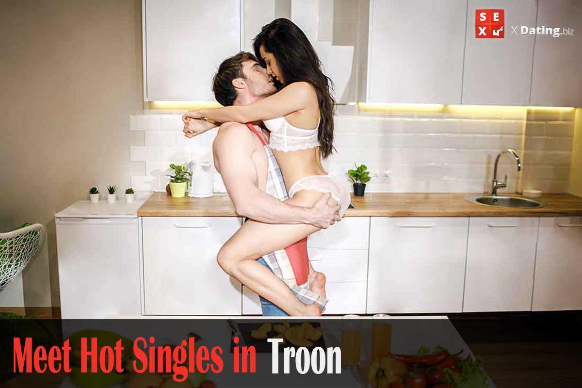 meet singles in Troon